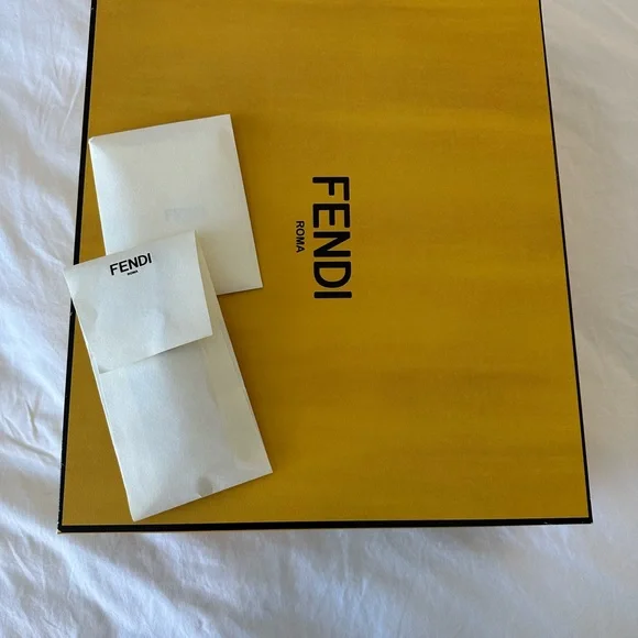 Fendi Rockoko
Black leather biker boots with stretch fabric size 36.5 - Picture 10 of 10